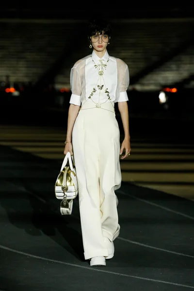 Look 24